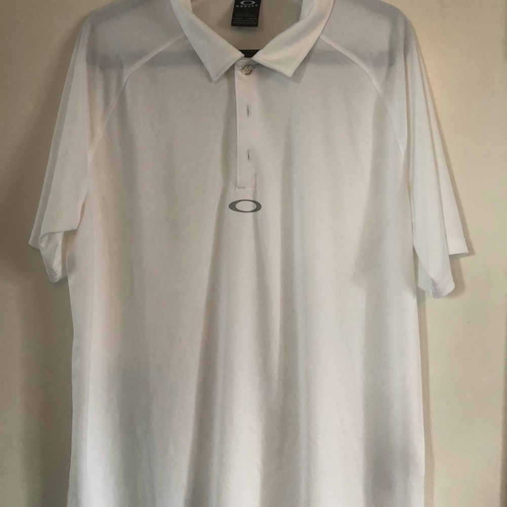 Men’s golf shirt